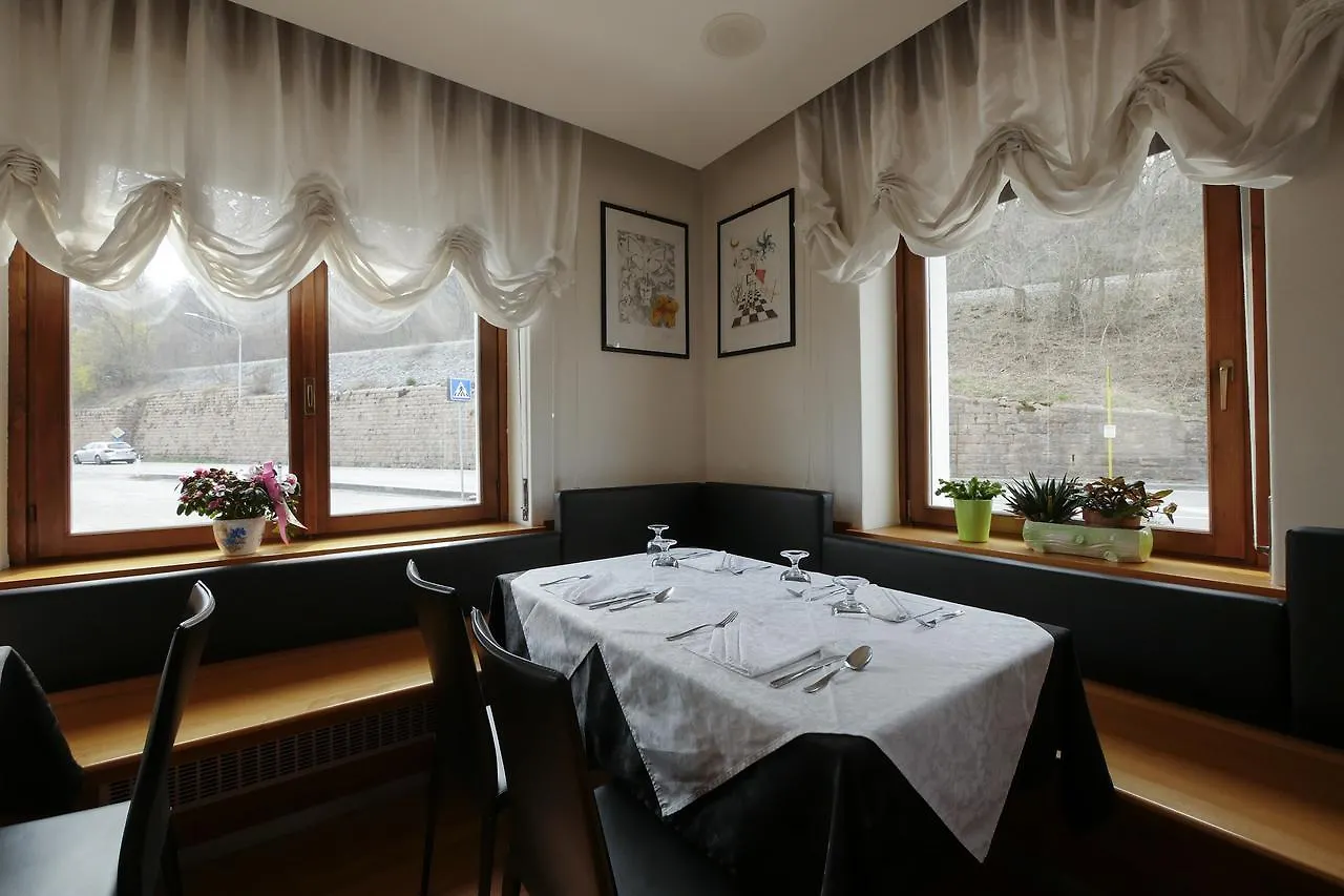 Hotell Albergo De March Farra d'Alpago